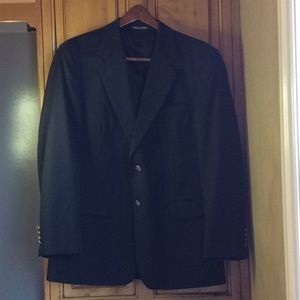 FINAL SALE PRICE Famous Brands Black Jacket in 40 Regular